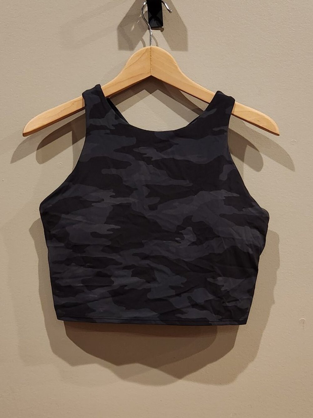 Athleta Women's Black Camo Cropped Tank Top Racerback Size L